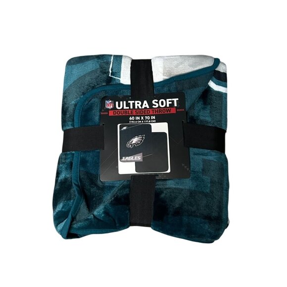 NEW WITH TAGS Pegasus Philadelphia Eagles 60" X 70" Double-Sided Blanket - Picture 2 of 5